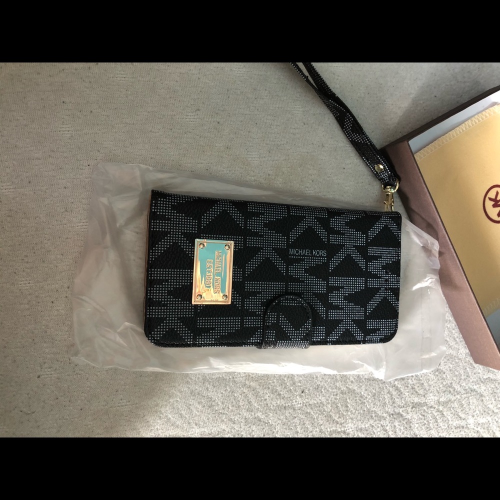 Michael kors phone wallet